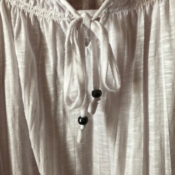 White top - Picture 2 of 4